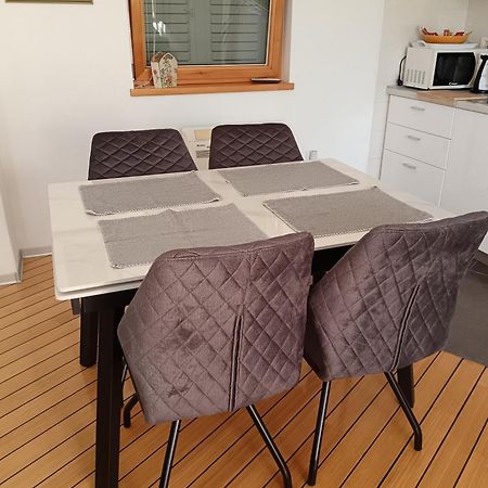 Lily Apartments Punta Skala Petrcane Exterior photo