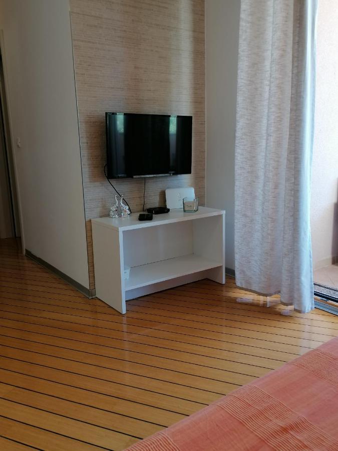 Lily Apartments Punta Skala Petrcane Exterior photo