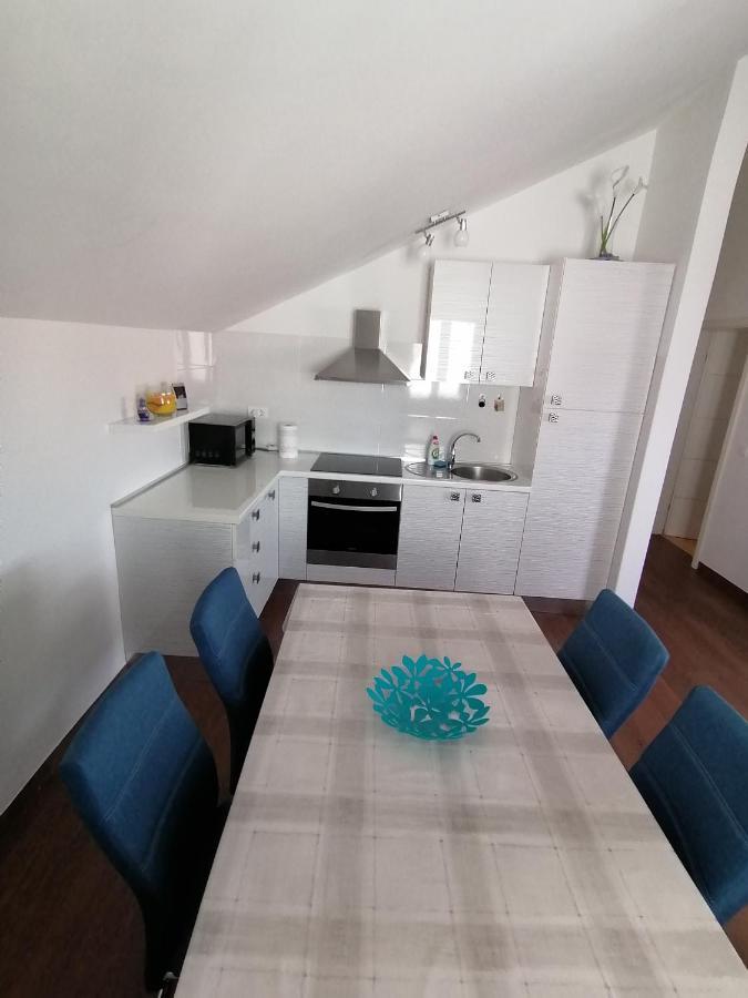 Lily Apartments Punta Skala Petrcane Exterior photo