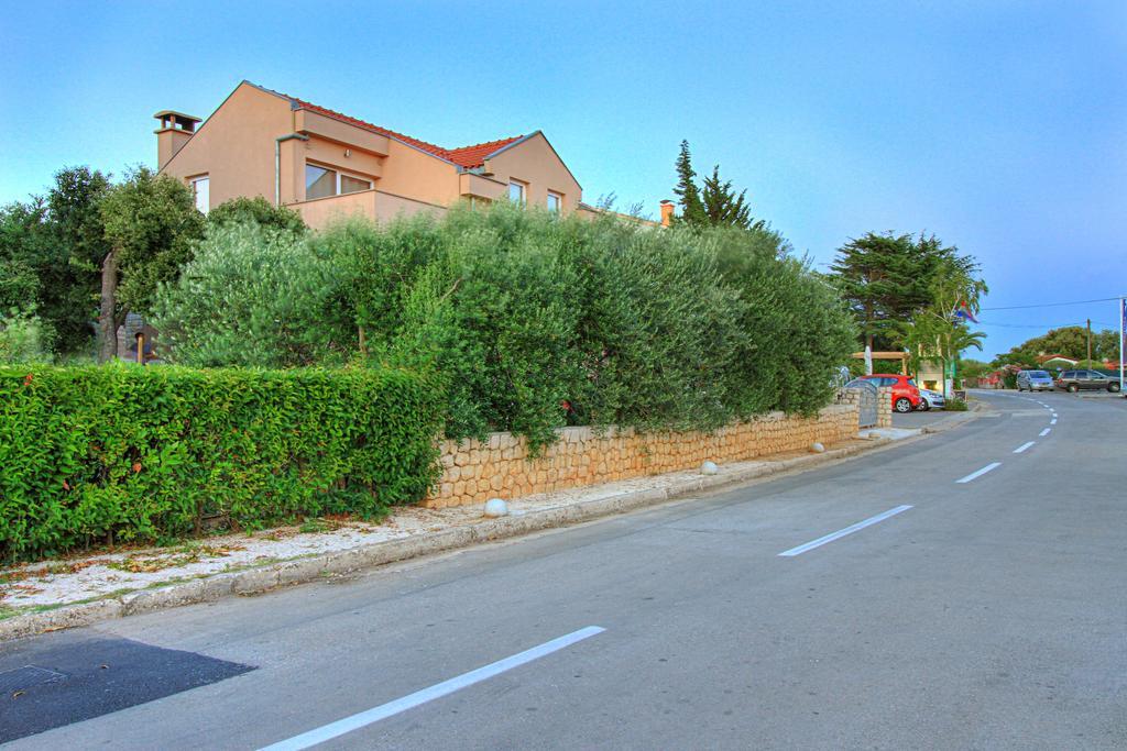Lily Apartments Punta Skala Petrcane Room photo