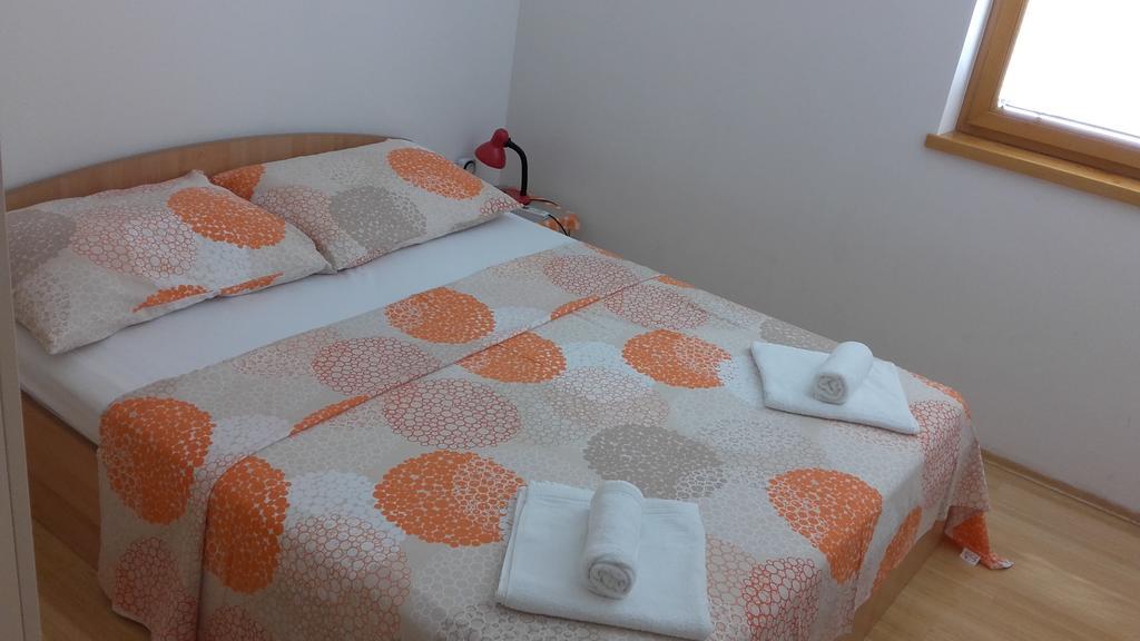 Lily Apartments Punta Skala Petrcane Exterior photo